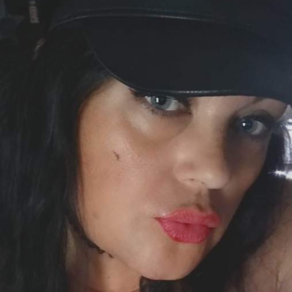 Meet your Posher, Crystal